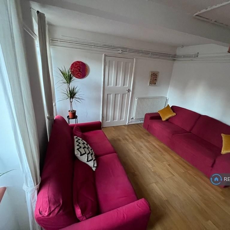 3 bedroom flat to rent - Photo 1