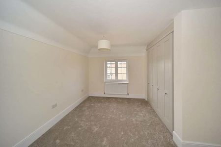 4 bedroom detached house to rent - Photo 5