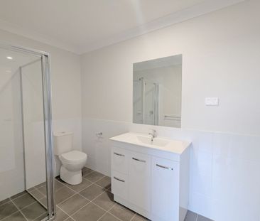 Stylish Low Key Living - Photo 6