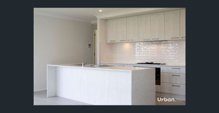 Four Bedroom Family Home in Huntlee! - Photo 2