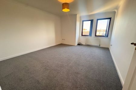 2 Bed, Flat - Photo 2