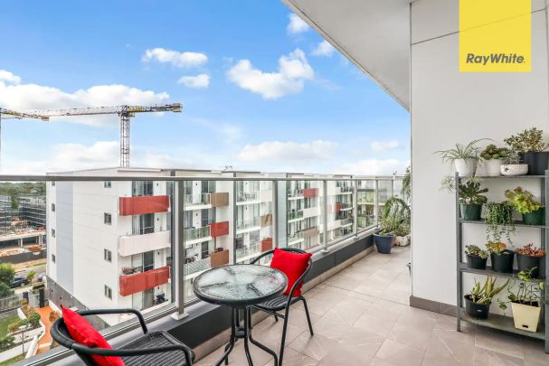 “STUNNING TOP FLOOR APARTMENT” - Photo 1