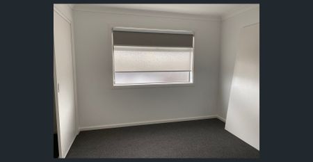 A PERFECT THREE BEDROOM HOME IN ROXBURGH PARK - Photo 3
