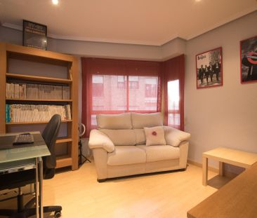 Piso de alquiler en Mestre Serrano, Reina Victoria - Miguel Hernández - Photo 2