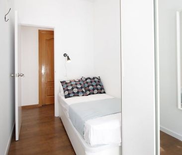 Carrer de González Tablas, Barcelona, Catalonia 08034 - Photo 3