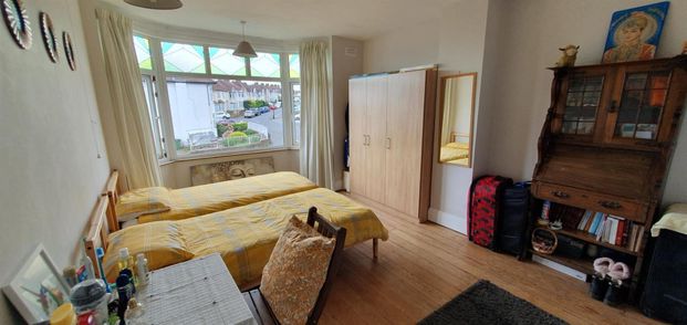 Wessex Avenue, Bristol - Photo 1