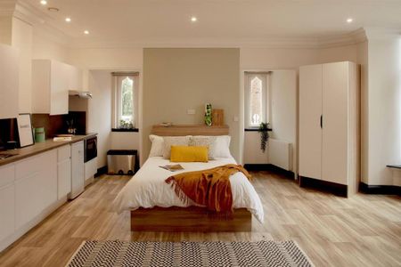 1 bedroom in a flat share to rent - Photo 5