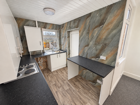 2 bedroom terraced house to rent - Photo 4