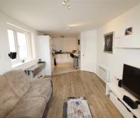 Manor Way, Borehamwood - Photo 2