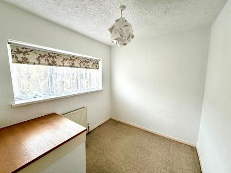 3 bedroom semi-detached house to rent - Photo 2