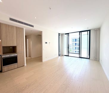 Modern One-Bedroom Apartment with Separate Study - Photo 1