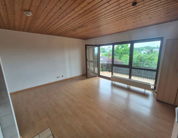 Charmante 1,5-Zimmer-Wohnung mit Balkon im Herzen von Böbingen auf dem Galgenberg - Foto 1