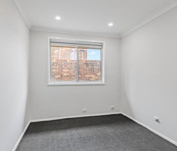 CHARMING FAMILY HOME! - Photo 2