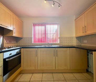 2 bedroom End Terraced House to let - Photo 5