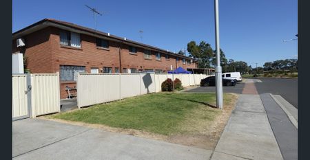 STUNNING RENOVATED TOWNHOUSE – A MUST-SEE! - Photo 2