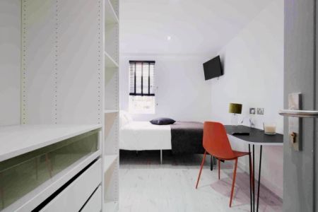 6 Beds 4 Baths - Photo 5