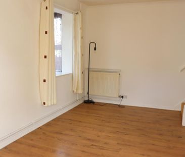 1 bedroom semi-detached house to rent - Photo 2