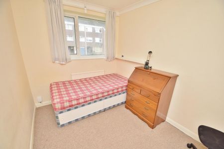 4 bedroom terraced house to rent - Photo 4