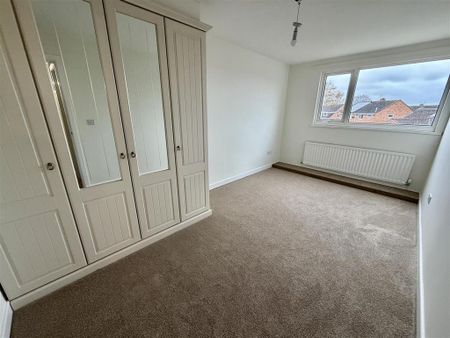 4 bedroom semi-detached bungalow to rent - Photo 5