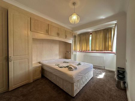 8 bedroom end of terrace house to rent - Photo 4