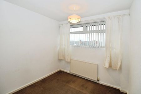 4 bedroom semi-detached house to rent - Photo 5