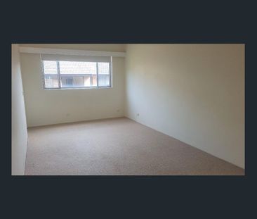 Very handy location - Photo 5