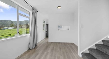 Antrim Cres, Wainuiomata - Photo 2