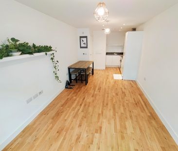 Park Place, Stevenage - Photo 2