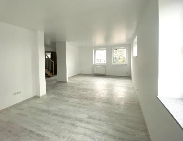 Im Zentrum von Asbach - Moderne Wohnung auf 2 Etagen - Erstbezug nach Sanierung! - Foto 1