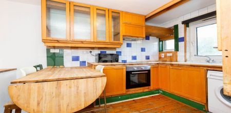 3 Bedroom, 1 bath, 1 reception Flat - Photo 4