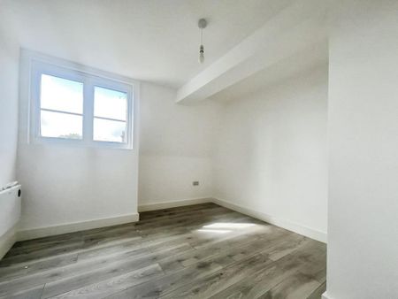 2 bedroom penthouse to rent - Photo 2