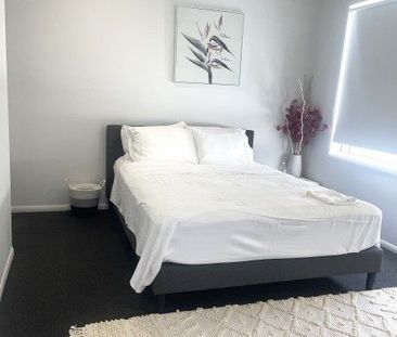 Furnished 4 Bedroom Property - Photo 4