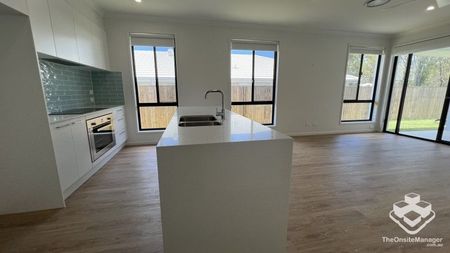 Brand New 5 Bedroom House in The Village, Jimboomba. - Photo 2