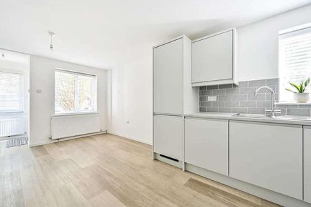 Waverley Court, Woking, GU22 - Photo 5