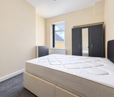 3 bedroom flat to rent - Photo 6