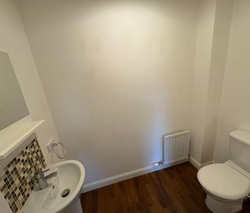 3 bedroom end of terrace house to rent - Photo 2