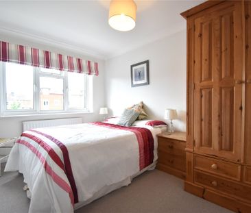 2 bedroom House in High Street, Farnborough - Photo 3