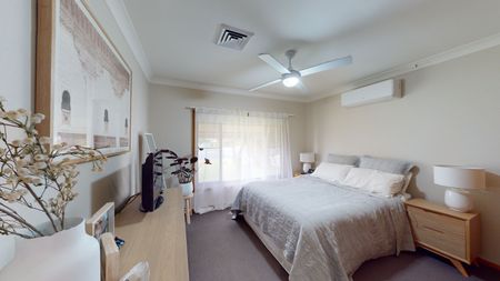 Beautifully presented 3 bedroom home with a shed - Photo 3