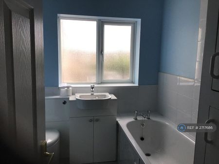 2 bedroom terraced house to rent - Photo 4