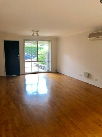 Beautifully Presented 3 Bedroom Townhouse!! - Photo 2