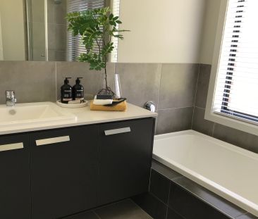 Beautiful FAMILY home in Wirlinga! - Photo 1