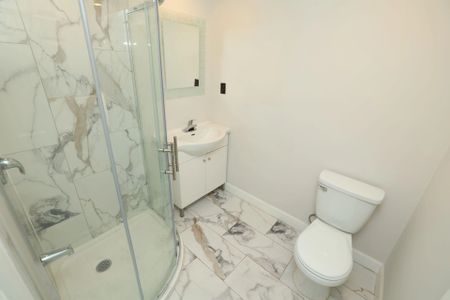 For Lease - 608 Thornwood Avenue, Burlington, Ontario - Photo 3