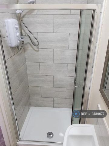 4 bedroom terraced house to rent - Photo 3