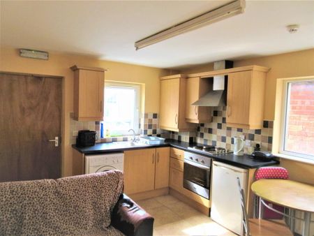 Upstairs Apartment, 131b University Avenue, Belfast, BT7 1GZ - Photo 3