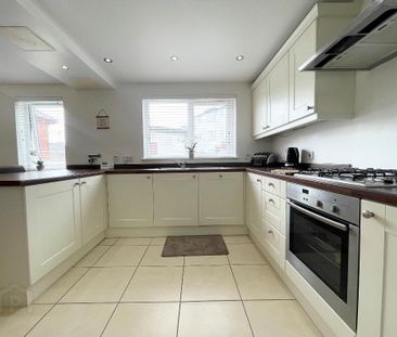 Apt 7, HOLIDAY LET, Peninsula Apartments, Causeway Street, Portrush... - Photo 4