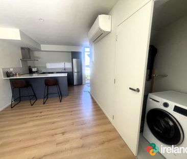 Modern 2-Bedroom Apartment Close to the City - Photo 3