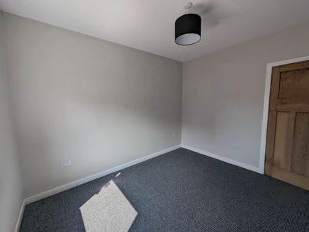 2 bed Flat to rent - Photo 5