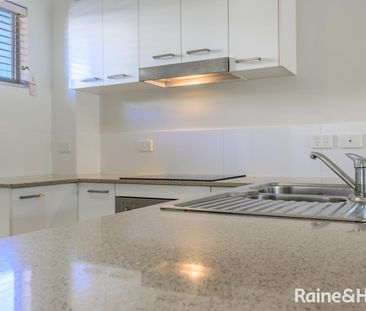Modern Two Bedroom Apartment in Convenient West Gladstone Location - Photo 4