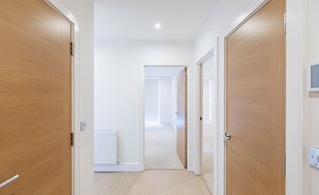 2 Bedroom flat to rent in Levett Square, Kew, TW9 - Photo 2