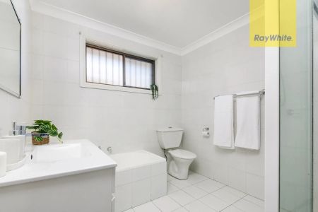 Stunning Four Bedroom Family Home in the Heart of Merrylands - Photo 4